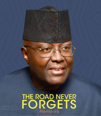 The Road Never Forgets Yemi Ogunbiyi-Paperback